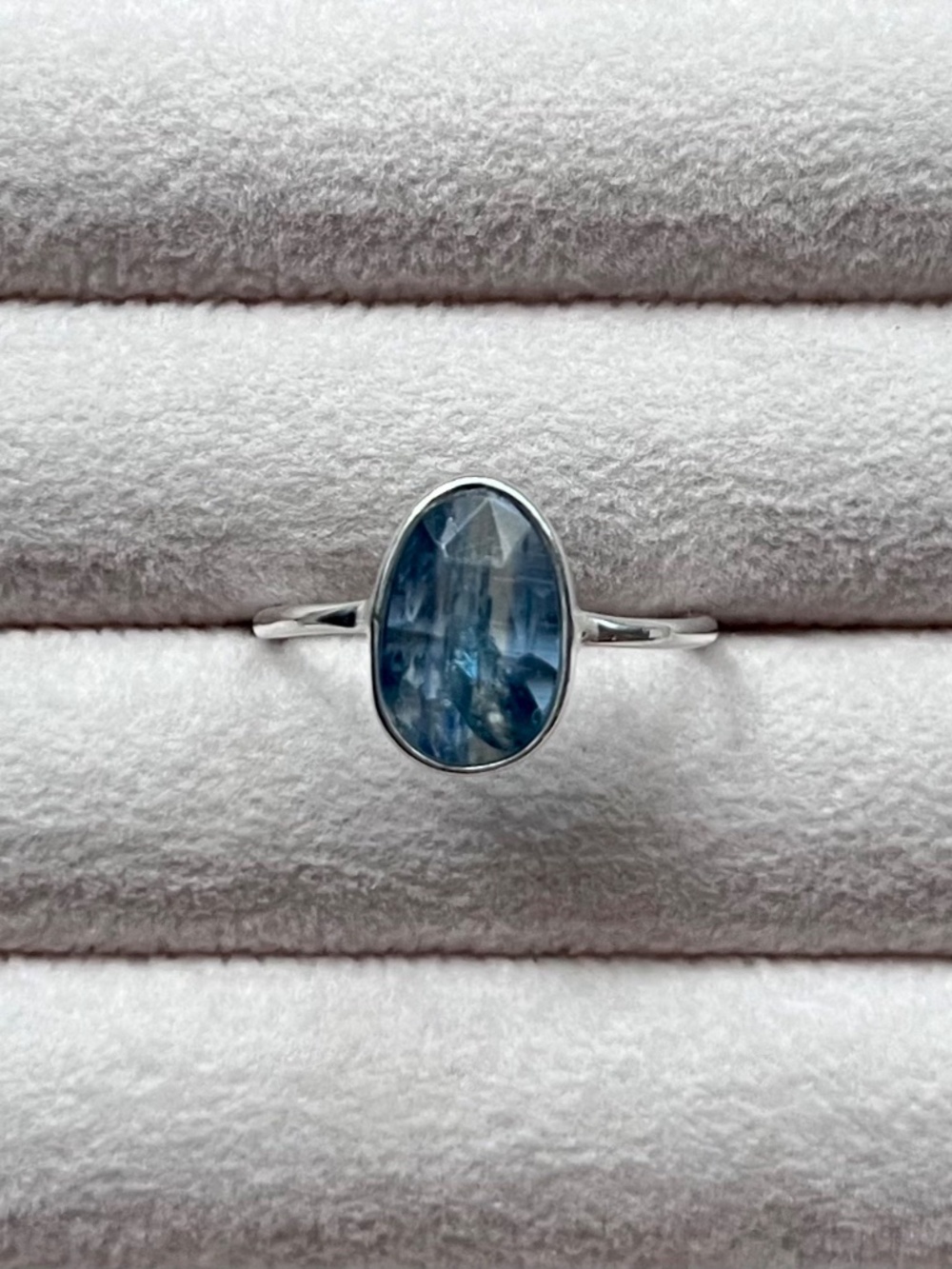 R154 | Genuine Kyanite Bezel-Set Circular Ring